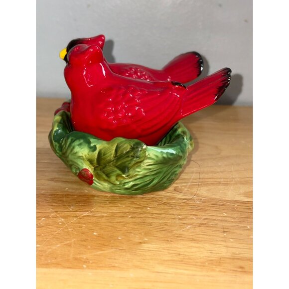 Cracker Barrel Ceramic Cardinal Birds Salt & Pepper Shakers With Holly Base - Picture 3 of 12